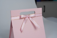 Sofort Lieferbar Individuell Bedruckte Geschenkbox mit Schwammfutter Tragbare Faltbare Papier-Geschenkbox mit Griff Zusammenklappbare Umweltfreundliche Verpackung für Kosmetik