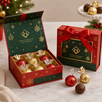 Boîte en carton rigide pour friandises de Noël avec doublure pour desserts et ruban rouge