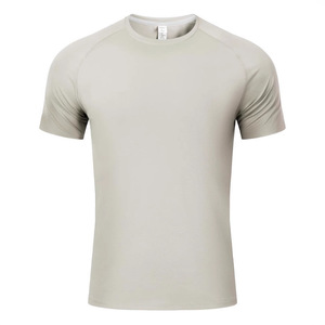 Camiseta deportiva personalizada de manga corta con cuello redondo, de poliéster y spandex delgados, para entrenamiento, gimnasio y ejercicio, para hombres y mujeres. - Product Image 3