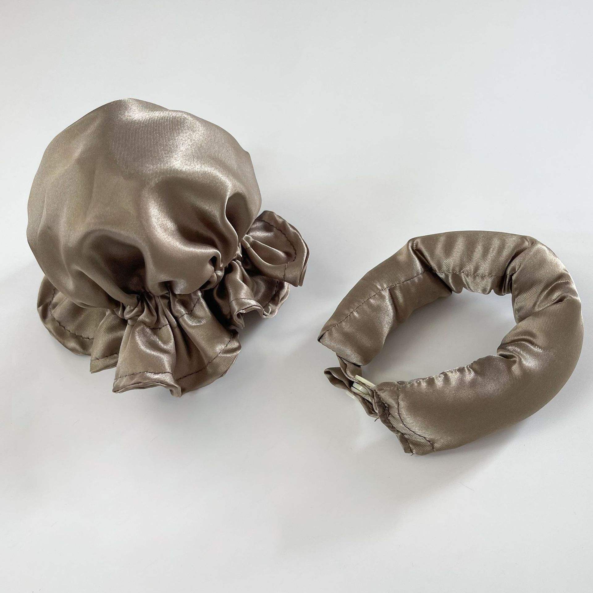 สีเทาเงิน