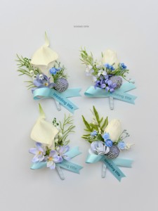 Corsage <span class=keywords><strong>de</strong></span> Boda para Novios, <span class=keywords><strong>Padres</strong></span>, Familia, Damas <span class=keywords><strong>de</strong></span> Honor, Padrinos, Invitados <span class=keywords><strong>de</strong></span> Ceremonia, Flor Brillante Azul Claro Desmontable - Product Image 3