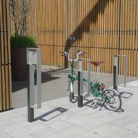 Support de vélo rectangulaire contemporain en métal robuste pour stationnement au sol, idéal pour les places publiques, les rues et les parcs
