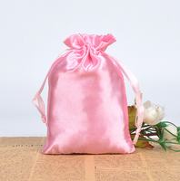 Sac en satin noir de luxe personnalisé avec cordon de serrage, sac anti-poussière pour extensions de cheveux avec impression de logo, sac en satin