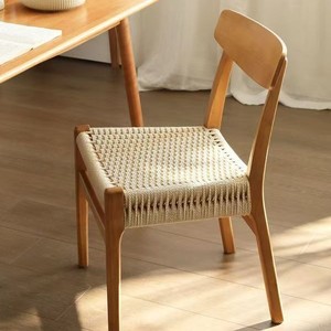Silla de Comedor de Madera Maciza con Asiento Tejido, Color Natural, para Sala de Estar o Restaurante - Product Image 1