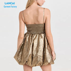เดรสผ้าลื่นแขนกุดสีทองสำหรับผู้หญิงเสื้อผ้างานปาร์ตี้ตอนเย็นและลำลองฤดูร้อนออกแบบได้ตามต้องการ - Product Image 2