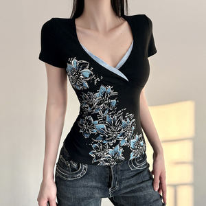 Camiseta de Estilo Chino Retro con Estampado, Cuello en V, Manga Corta, Diseño Básico y Versátil - Product Image 1