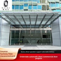 Puerta Corredera Automática Eléctrica con Sensor de Reconocimiento Facial para Control de Acceso en Oficinas, Diseño Moderno y Minimalista, Marco de Vidrio y Metal
