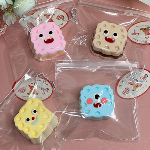 Juguete blando de galleta monstruo realista creativo de 5cm-sensación de arcilla crema-regalo para aliviar el estrés para niños adultos para un estado de ánimo feliz - Product Image 1