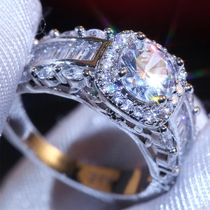 Elegante anello quadrato per donna, stile principessa, design scintillante con intarsi, gioielli alla moda - Product Image 1