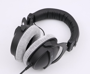 Auriculares de monitoreo profesional Auriculares estéreo con cable Equipo de estudio de grabación de DJ de mezcla de computadora DT770 PRO - Product Image 3