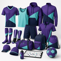 Coffret cadeau d'entreprise pour la reconnaissance des employés avec logo : veste, polo, casquette, gourde isotherme, carnet, cordon tour de cou et sac fourre-tout