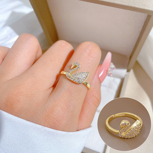 Anello Nuziale con Cigno in Cristallo e Strass, Regolabile, Semplice, con Incastonatura a Mano, Anello Giapponese per Coppie - Product Image 1