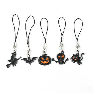 <span class=keywords><strong>Halloween</strong></span> Unisex Handyband im Dark-Style mit Fledermaus-, Kürbis-, Hexen-, Katzen-Motiv, Sprühlackierung, Legierung-Anhänger, Hängekette - Product Image 5