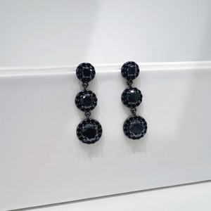 Prix usine Boucles d'oreilles clous en argent 925 avec zircone cubique bleue, noires, colorées, de luxe, grandes, style goutte d'eau, entièrement pavées de pierres, en gros - Product Image 5