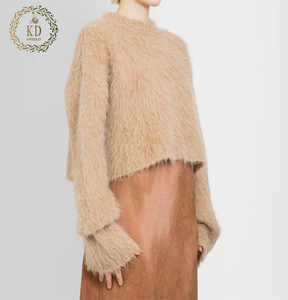 KD fabrication de tricots personnalisé OEM ODM pelucheux moelleux à manches longues <span class=keywords><strong>pull</strong></span> col rond ourlet court <span class=keywords><strong>alpaga</strong></span> <span class=keywords><strong>laine</strong></span> <span class=keywords><strong>pull</strong></span> <span class=keywords><strong>pour</strong></span> femmes - Product Image 2