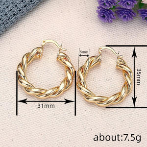 Orecchini a Cerchio Dorati E4434, Design Classico Intrecciato, Gioielli in Oro Unisex per Uso Quotidiano - Product Image 6