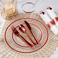 Lot de 175 pièces de vaisselle jetable de luxe en PS, assiettes transparentes à bord rouge, tasses et couverts robustes pour Noël, mariages et fêtes