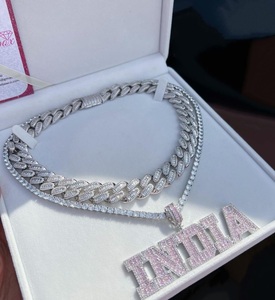 Colgante personalizado con placa de nombre y circonita cúbica para mujer, collar con iniciales de diamante rosa, joyería con nombre - Product Image 1