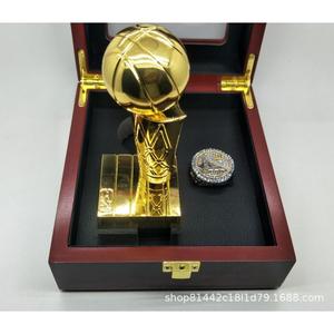 Ensemble bague et trophée de champion des Cleveland Cavaliers, 12 cm, en alliage de zinc, article pour fans de basketball, gravure durable - Product Image 2