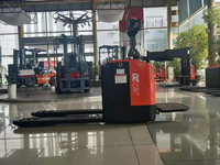 Chariot élévateur électrique EPT2000 à conception pratique et stable pour les opérations de chargement et de déchargement