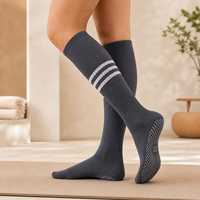 Chaussettes de yoga antidérapantes personnalisées avec logo, chaussettes de Pilates en coton doux, échantillon gratuit pour studio de yoga, vente en gros