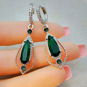 Orecchini Pendenti a Goccia Verde con Design Traforato per Donne, Gioielli Vintage alla Moda - Product Image 2