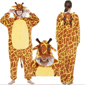 Nouveau pyjama en flanelle jaune à motif de girafe, pyjama une pièce pour hommes et femmes, adapté à la tenue à domicile - Product Image 1