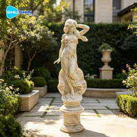 Sculpture de femme en marbre blanc faite à la main avec base en coquille, design moderne, statue de jardin