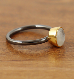 Bague vintage en argent sterling 925 plaqué jaune et noir pierre de lune arc-en-ciel réglage de lunette à la mode pour mariage ou fête des femmes - Product Image 2