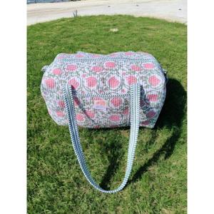Sac de voyage matelassé en coton fait main, durable, léger, intérieur spacieux avec un élégant imprimé à blocs, parfait pour les voyages et la salle de sport - Product Image 6