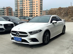<span class=keywords><strong>Mercedes</strong></span>-Benz A180L 1.3T <span class=keywords><strong>2022</strong></span> de segunda mano, sedán de gasolina, transmisión automática Turbo DCT, 5 asientos, asientos de cuero, techo corredizo, edición deportiva - Product Image 1