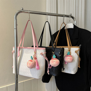 Bolso de Hombro Grande de Estilo Coreano con Cierre de Cremallera y Colgante de PU para Mujer, Nuevo Modelo <span class=keywords><strong>2023</strong></span>, Informal, Simple, de Color Sólido, Tipo Tote - Product Image 4