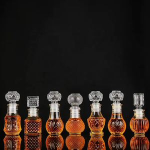 Bottiglie di vetro personalizzate professionali, compatte da 50 ml per liquori, whisky e alcolici con tappo a vite sicuro - Product Image 3