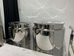 Máquina de Mezcla Homogénea Automática de Alta Calidad de 500L, de Acero Inoxidable, con Elevación Hidráulica y Calentamiento por Motor, para la Fabricación de Cosméticos - Product Image 4