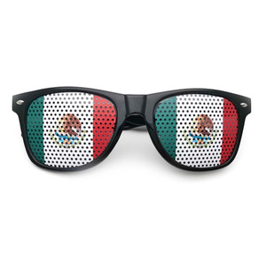 Lunettes de soleil 2026 <span class=keywords><strong>pour</strong></span> le match mondial de football États-Unis-Canada avec autocollant drapeau, lunettes à petits trous <span class=keywords><strong>pour</strong></span> les fans, fournitures de fête personnalisables - Product Image 6