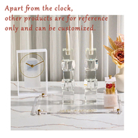 Horloge de bureau minimaliste en acrylique transparent avec ligne dorée personnalisée |   Horloge de table rectangulaire silencieuse en lucite avec aiguilles en métal doré pour la décoration de la maison