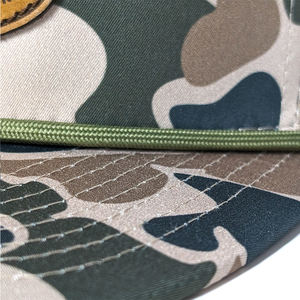 Chapeau Camouflage OEM en polyester personnalisé de haute qualité 5 panneaux avec corde à bord plat Chapeau Gorras personnalisé non structuré Camouflage à plumes - Product Image 6