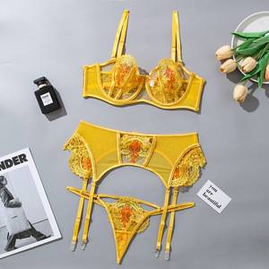 Set <span class=keywords><strong>Intimo</strong></span> Femminile di Alta Qualità Deep Love, Lingerie Sexy, Completo Reggiseno e Mutandine in <span class=keywords><strong>Pizzo</strong></span> Giallo Ricamato, Set di Biancheria Intima 3 Pezzi - Product Image 4