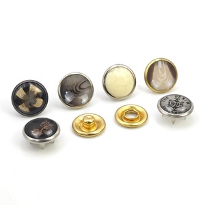 Botón de Metal de Cuatro Partes con Cierre a Presión y Logotipo de Marca Personalizado, Botón de Aleación de Zinc Plateado para Ropa de Hombre - Product Image 2