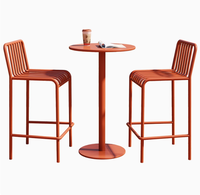 Meubles de restaurant modernes et durables, tables et chaises hautes en fer et aluminium pour une utilisation en extérieur dans les cafés, restaurants, centres commerciaux