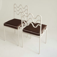 Mobilier commercial de luxe Chaise de salle à manger de mariage d'hôtel à cadre ondulé en métal chaise de coiffeuse de chambre à coucher rembourrée en velours