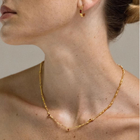 Collar de Cadena con Nudo, Inspirado en el Lujo, Éxito de Ventas, Latón con Baño de Oro de 18K y Detalles de Circonita Roja, Joyería para Mujer, Venta al por Mayor