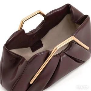 <span class=keywords><strong>Borsa</strong></span> a Mano Circolare Retro di Tendenza per <span class=keywords><strong>Donna</strong></span> a <span class=keywords><strong>Tracolla</strong></span> Singola con Catena in Morbida Pelle Fodera in Poliestere <span class=keywords><strong>Borsa</strong></span> Cloud di Nicchia alla Moda - Product Image 2