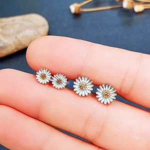 Orecchini a Perno con Margherite e Girasoli per Donne, Eleganti Orecchini Floreali alla Moda, Accessori Regalo per Uso Quotidiano - Product Image 4