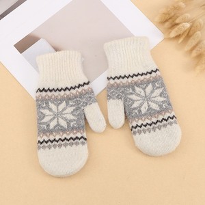 Mitaines d'hiver chaudes pour enfants, tricotées, longueur poignet, décontractées, thermiques, avec fourrure de lapin, jacquard flocon de neige et logo personnalisé - Product Image 4
