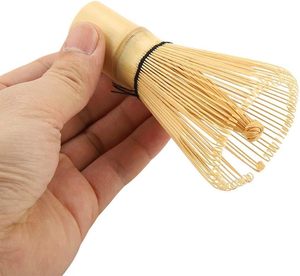 Fouet à matcha artisanal japonais traditionnel en bambou, 100 brins, avec emballage personnalisé en boîte cartonnée - Product Image 5