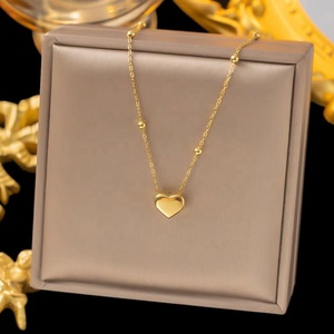 Collar ZYO de Moda para Mujer, en Acero Inoxidable con Baño de Oro de 18k, con Colgante de Zirconia en Forma de Concha, Trébol, Cruz, Mariposa, Letra y Corazón - Product Image 3