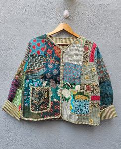 Abrigo de algodón acolchado hecho a mano para mujer, estilo invierno, con estampado indio, estilo bohemio, regalo para ella, de un exportador indio. - Product Image 1