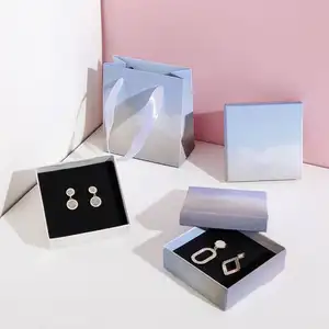 Logo personalizzato confezione colorata scatola per anelli in velluto di lusso per piccoli gioielli
