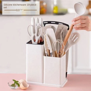 Juego de cuchillos de <span class=keywords><strong>chef</strong></span> de grado alimenticio de fábrica, 19 Uds., mangos de madera, pinzas giratorias de silicona, cuchara espátula <span class=keywords><strong>para</strong></span> utensilios de cocina antiadherentes <span class=keywords><strong>para</strong></span> uso en la cocina - Product Image 6